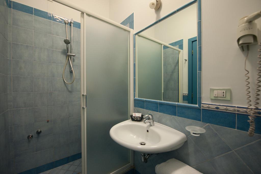 Hotel De Rosa 3*