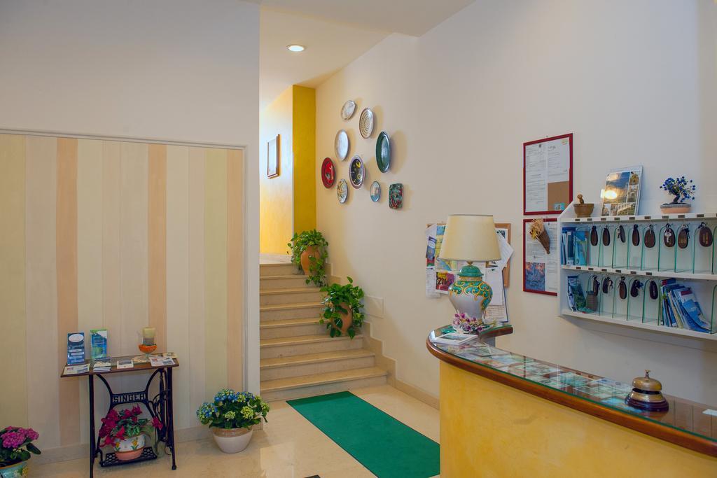 Hotel De Rosa 3*